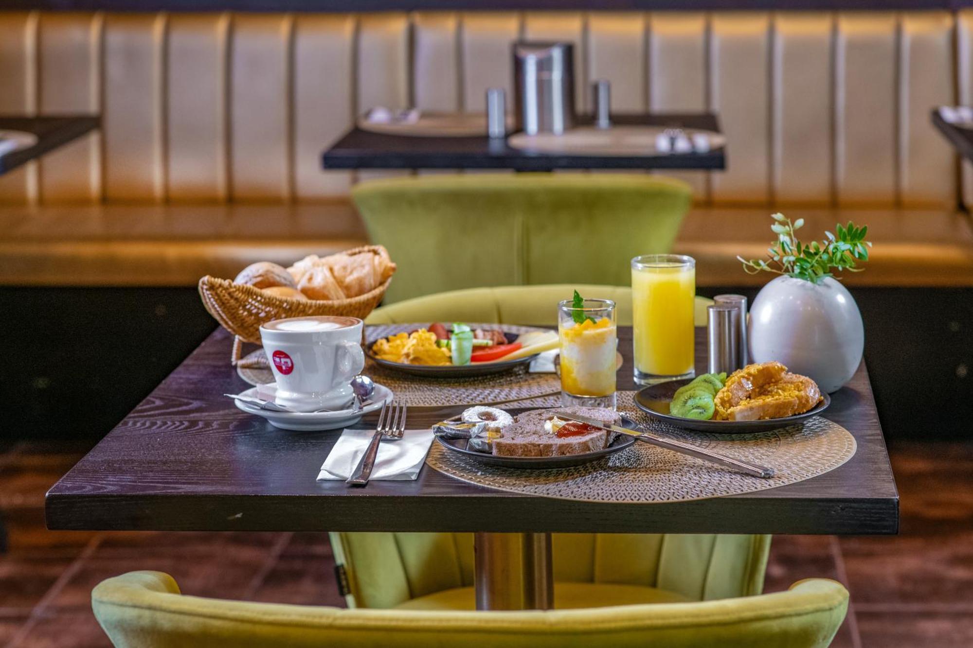 Andrassy Thai Hotel Budapest Eksteriør billede
